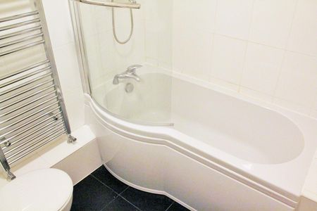 2 bedroom apartment to rent - Photo 5