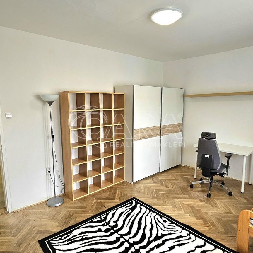 Pronájem bytu 2+1 46 m² - Fotografie 1