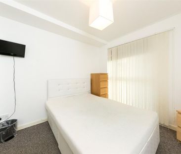 3 bedroom flat to rent - Photo 2