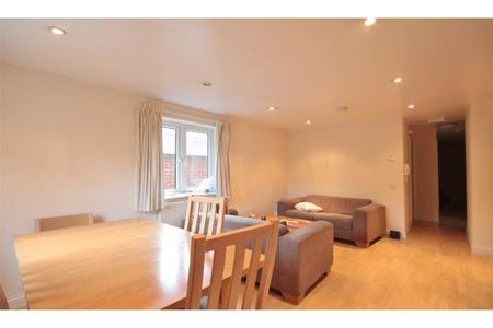 3 bedroom apartment to rent - Photo 4