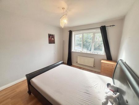 4 bedroom detached house to rent - Photo 2