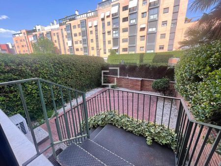 Spectacular 2-Bedroom Ground Floor Apartment with a Private Garden in Sanchinarro - Foto 5