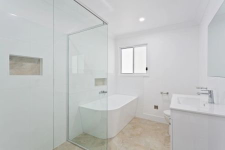 4 Bedroom modern home, just 10 mins to the beach Contact Julie Sykes 0438 050 110 Weekly rent will increase to $725 on 26/01/2026 - Photo 5