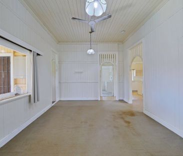 A GRAND QUEENSLANDER OF SPACE, LIGHT & ENDURING STYLE - Photo 1