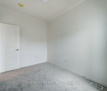 Townhouse For Lease | X8128126 - Photo 5