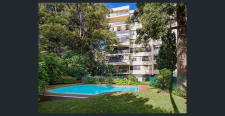 Large 2 Bedroom Unit in Convenient Location - Photo 2