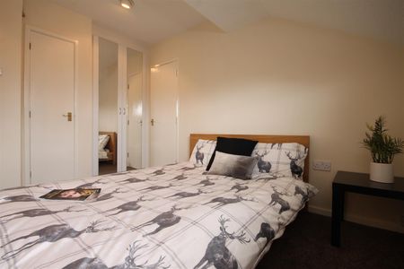 Blackfriars Court, City Centre - Photo 5