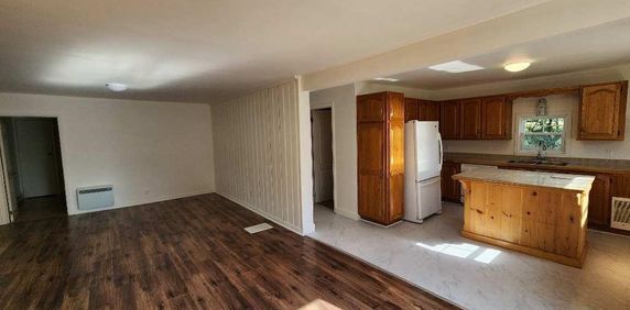 Grande maison complète à louer – 4 chambres, 2 sallea de bain, terrain privé Salaberry-de-Valleyfield - Photo 2