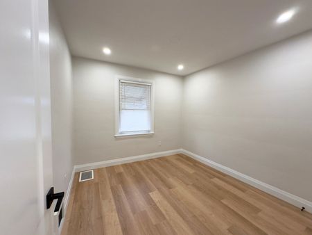 For Lease - 232 Rodgers Road, Hamilton, Ontario - Photo 4