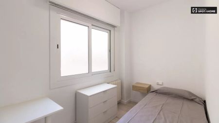 Single Bed in Rooms for rent in 4-bedroom apartment in Sant Gervasi - Galvany - Photo 4