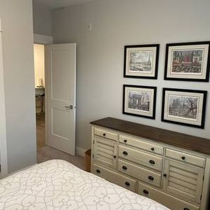 New & beautifully furnished 1 plus den condo for rent - Photo 2