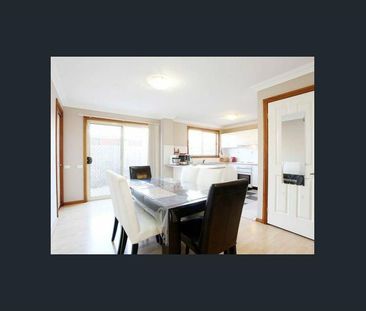 Stylish & Convenient Living in the Heart of Ingleburn!| $530 per week - Photo 2