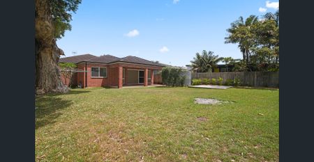 Spacious, Immaculate & 500 Metres to the Beach - Photo 4