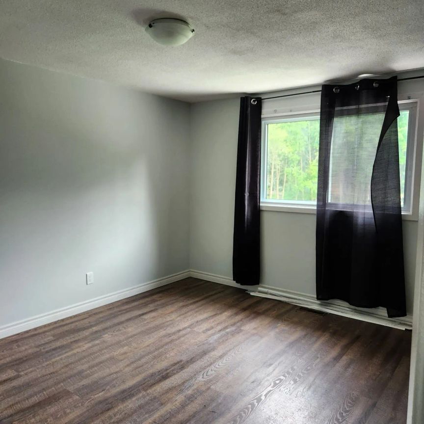 Detached Home For Lease | X8490114 - Photo 1