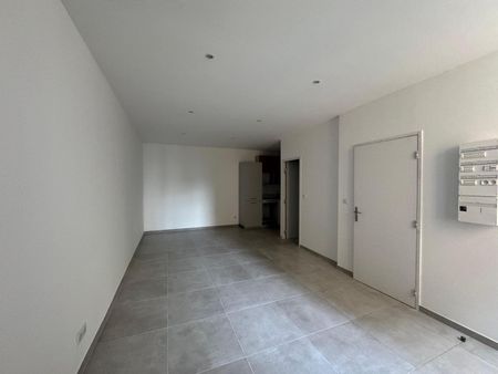 Location Appartement 1 pièce 30m² ST MAXIMIN LA STE BAUME 83470 - Photo 3