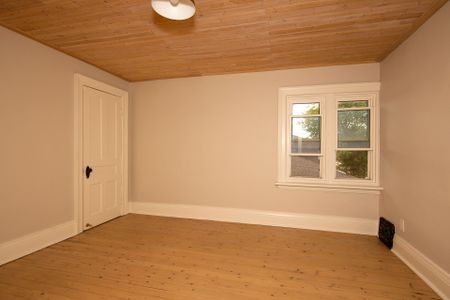 For Lease - 333 Millard Avenue Unit# Upper, Newmarket, Ontario - Photo 3