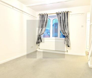 2 bedroom semi-detached house to rent - Photo 2