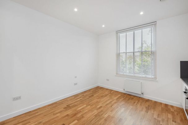 Flat to rent - Photo 1