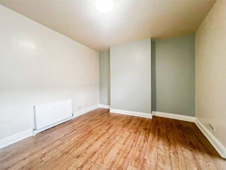 4 bedroom terraced house to rent - Photo 4