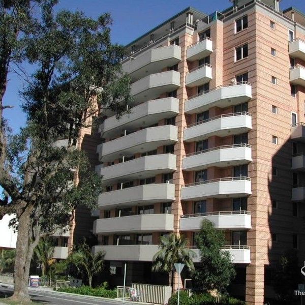 Luxury 2 Bed 2 Bath Hornsby Apartment 4 Mins. walk to Trains & Shops - Photo 1