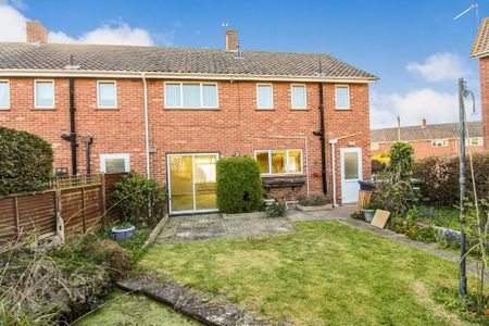 3 bedroom end of terrace house to rent - Photo 4