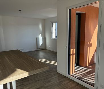 Location Appartement 3 pièces 69m² - Photo 3