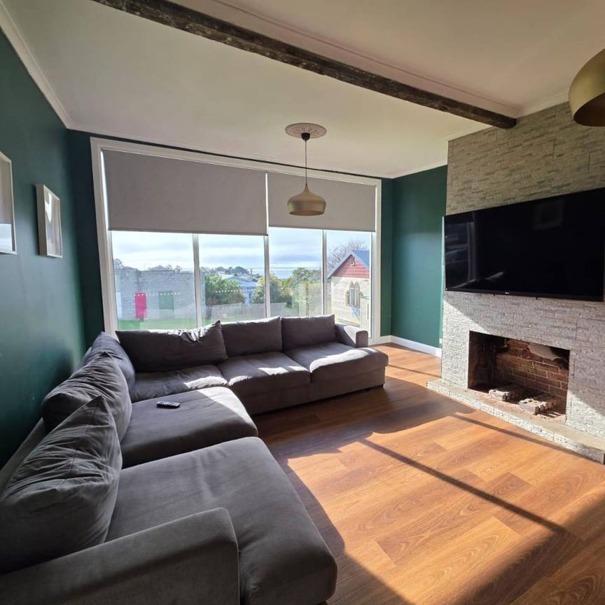 Stunning family home - Photo 1
