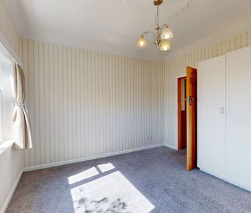 Elevated and Spacious Sun Trap - Photo 3