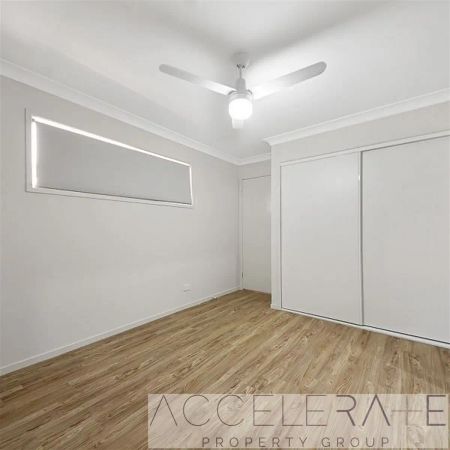 “A Total Stunner!” - Photo 2