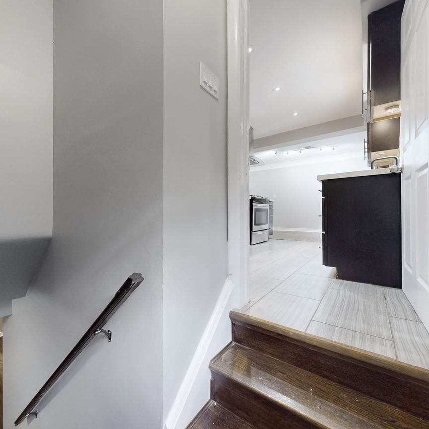 For Lease - 2098 Maplewood Drive, Burlington, Ontario - Photo 1