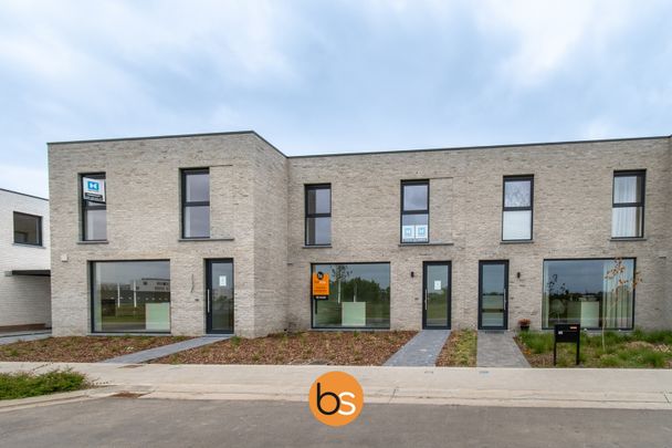 Ruime, lichtrijke rijwoning in een rustige nieuwbouwverkaveling - Photo 1