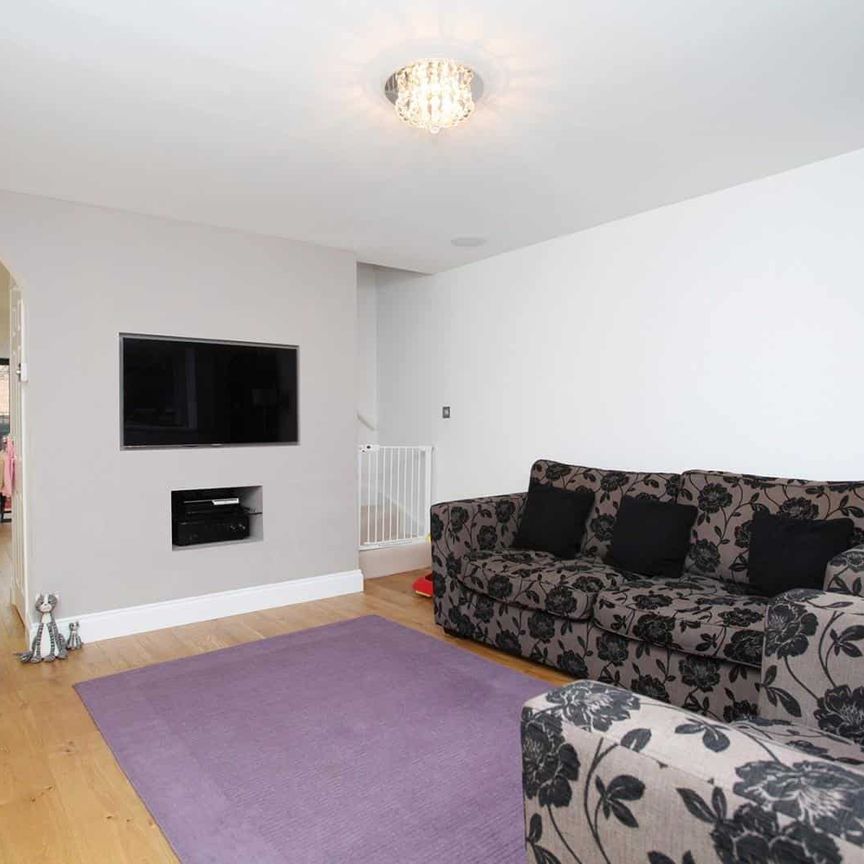 Oliver Close, W4, London - Photo 1