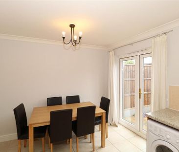 4 bedroom mews to rent - Photo 2
