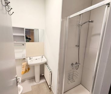 Studio Flat, Staverton Road, NW2 - Photo 2