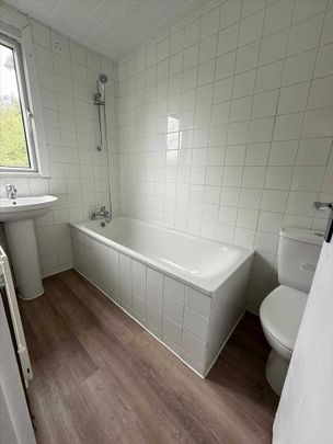 6 bedroom semi-detached house to rent - Photo 1