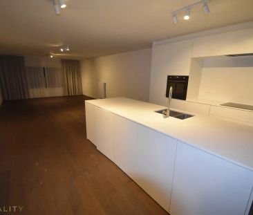 Ruim, energiez. 3 slpk-appt. met terras, lift en garage in hartje D... - Photo 1