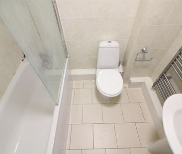 Hatton Road, Feltham - Photo 6