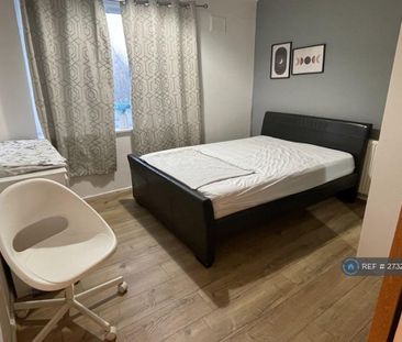 3 bedroom flat to rent - Photo 2