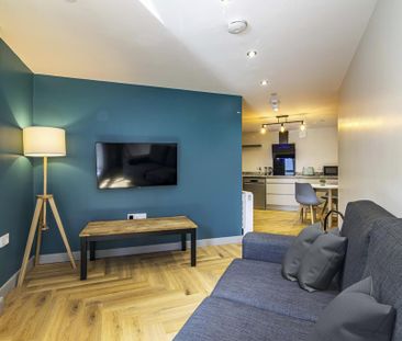 2 bedroom flat to rent - Photo 2