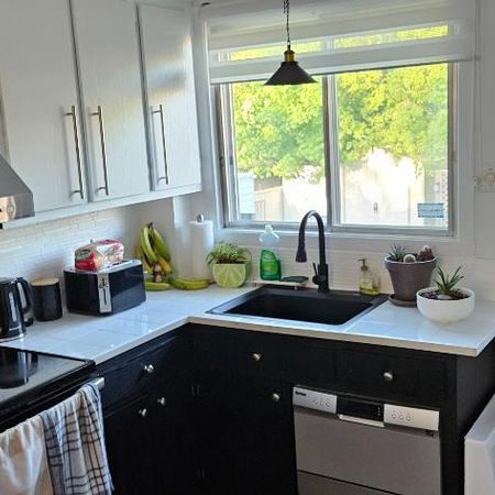 Grand 5 1/2 au RDC d'un triplex avec cour arriere - Photo 3