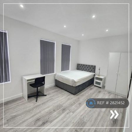 1 bedroom in a house share to rent - Photo 2