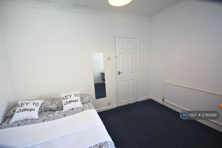 5 bedroom terraced house to rent - Photo 5