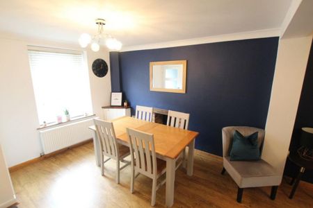 2 bedroom end of terrace house to rent - Photo 4