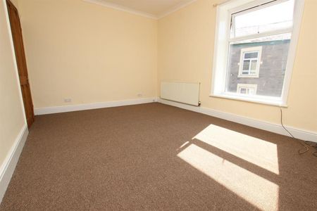 2 bedroom House To Let - Photo 2