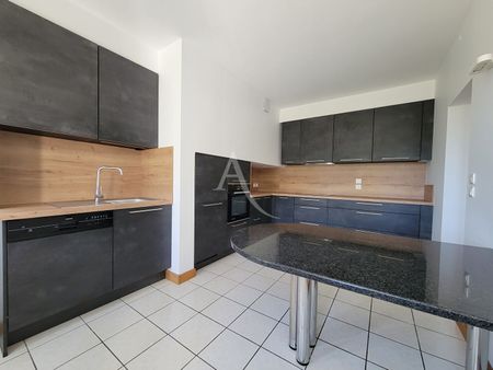 Location Maison 6 pièces 182m² - Photo 4