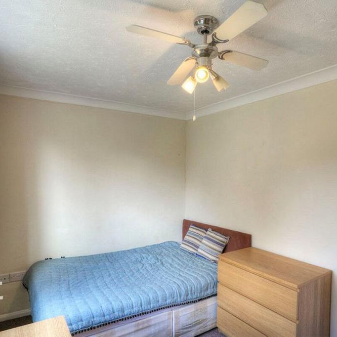 1 bedroom in a house share to rent - Photo 1