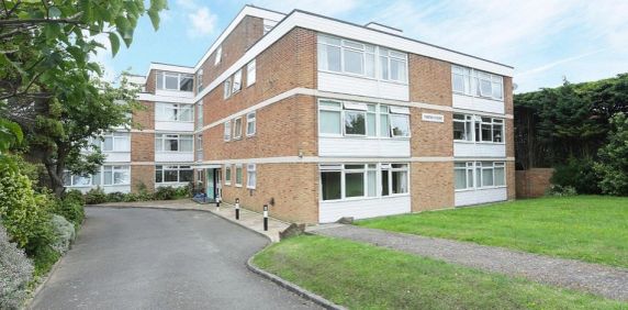 Dumpton Park Drive, Broadstairs, CT10 1RF, Kent - Photo 2