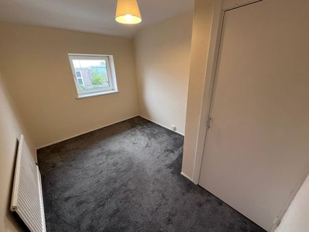 2 bedroom end of terrace house to rent - Photo 2