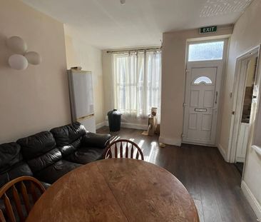 Room in a Shared House, St Hildas Mount, LS9 - Photo 1