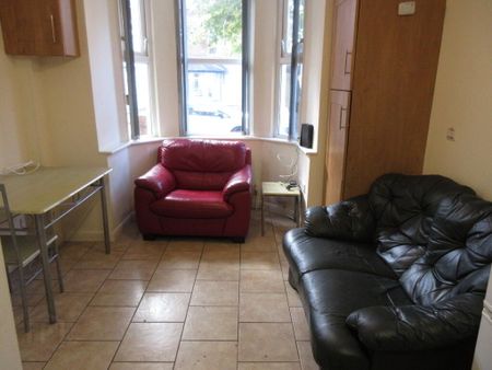 Three Great Apartments, 76 Rugby Avenue, Queens Quarter, Belfast, BT7 1RG - Photo 3